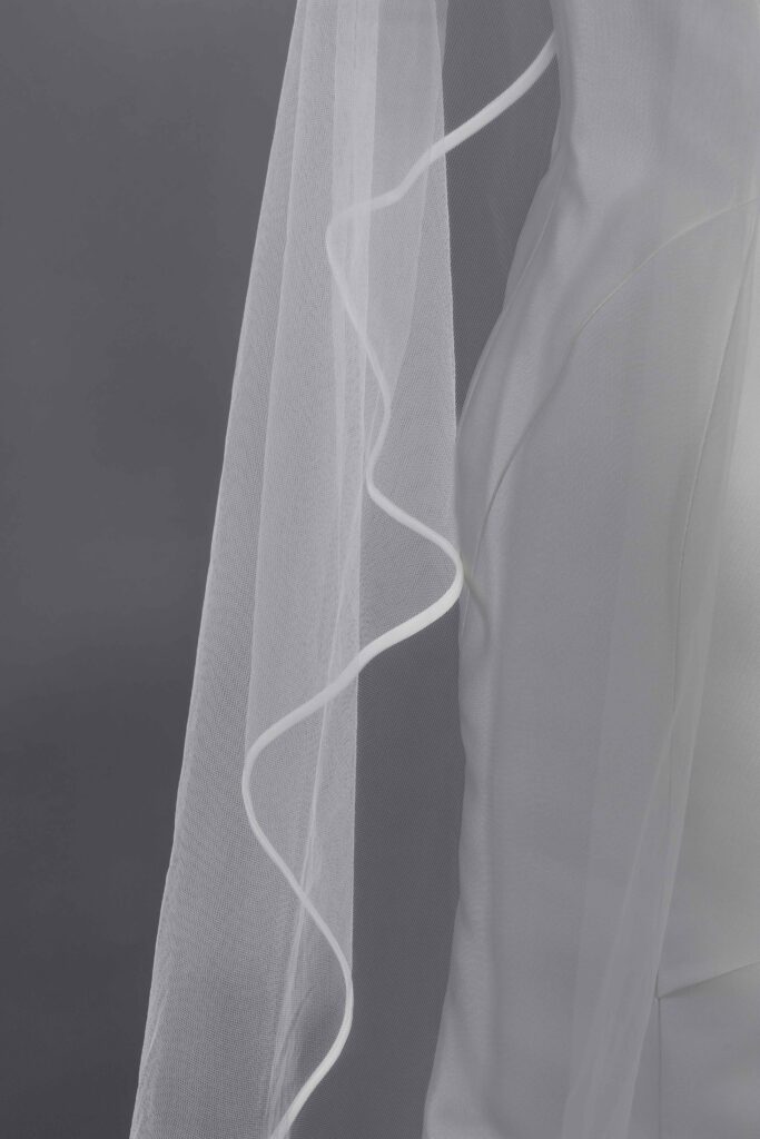P661C-W – Maritzas Bridal Veils Inc