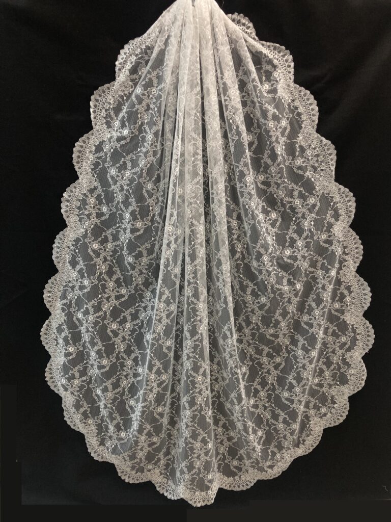 V777 – Maritzas Bridal Veils Inc